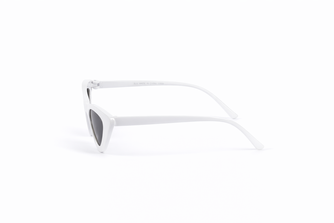 The Retro Cat-Eye Sunglasses – White Edition VZ-049