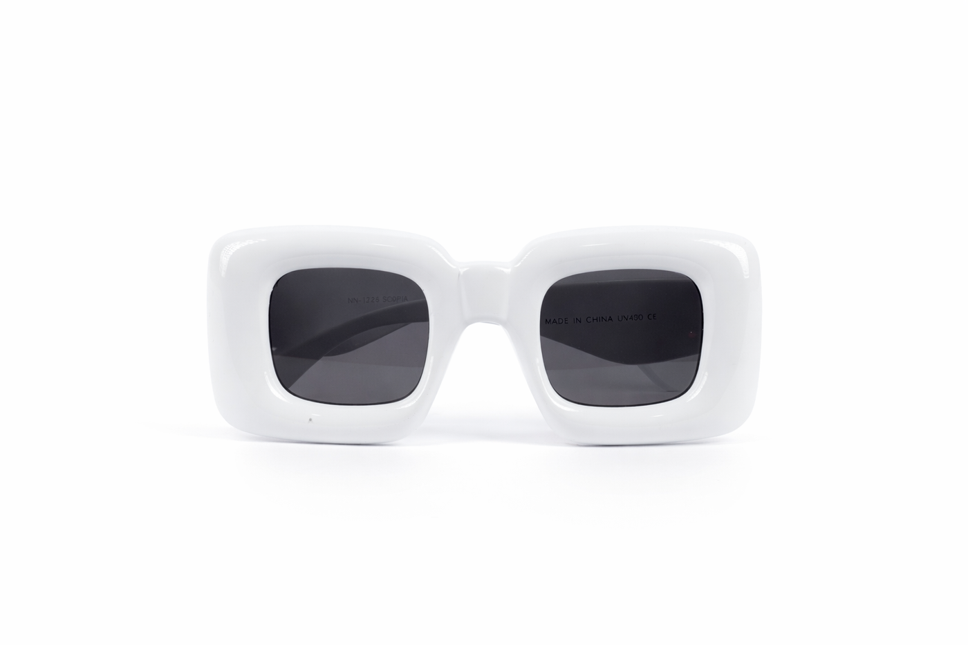 The Oversized Bold Square Sunglasses – Glossy White Edition VZ-058