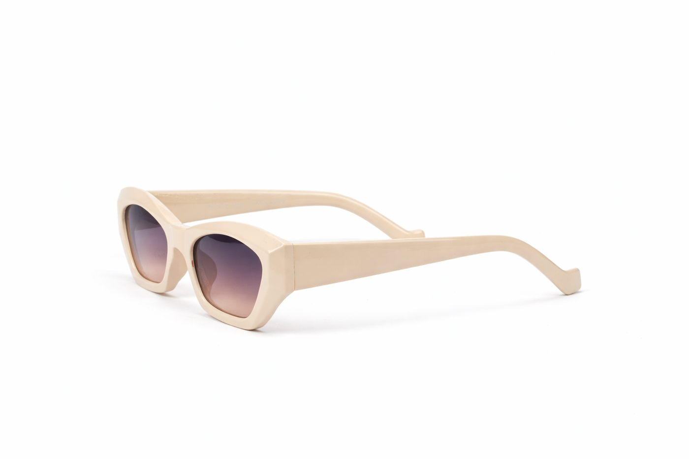 The Elegant Cat-Eye Sunglasses – Cream Gradient Edition VZ-028