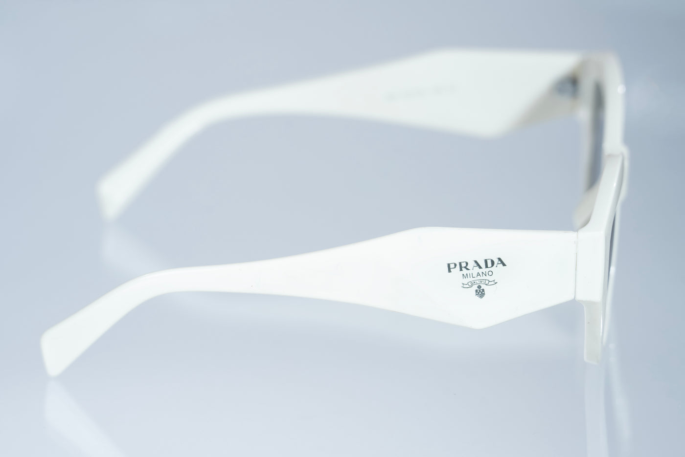 The Contemporary Geometric Sunglasses – Crystal white Edition VZ-069