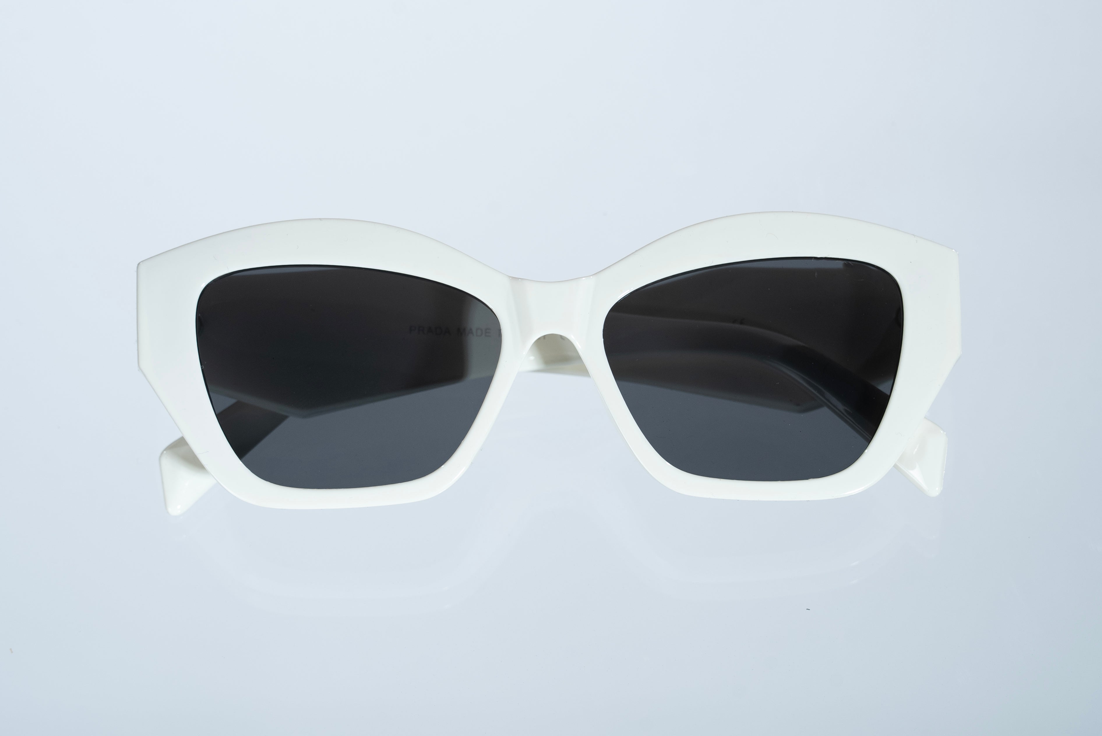 The Contemporary Geometric Sunglasses – Crystal white Edition VZ-069 Secondary image