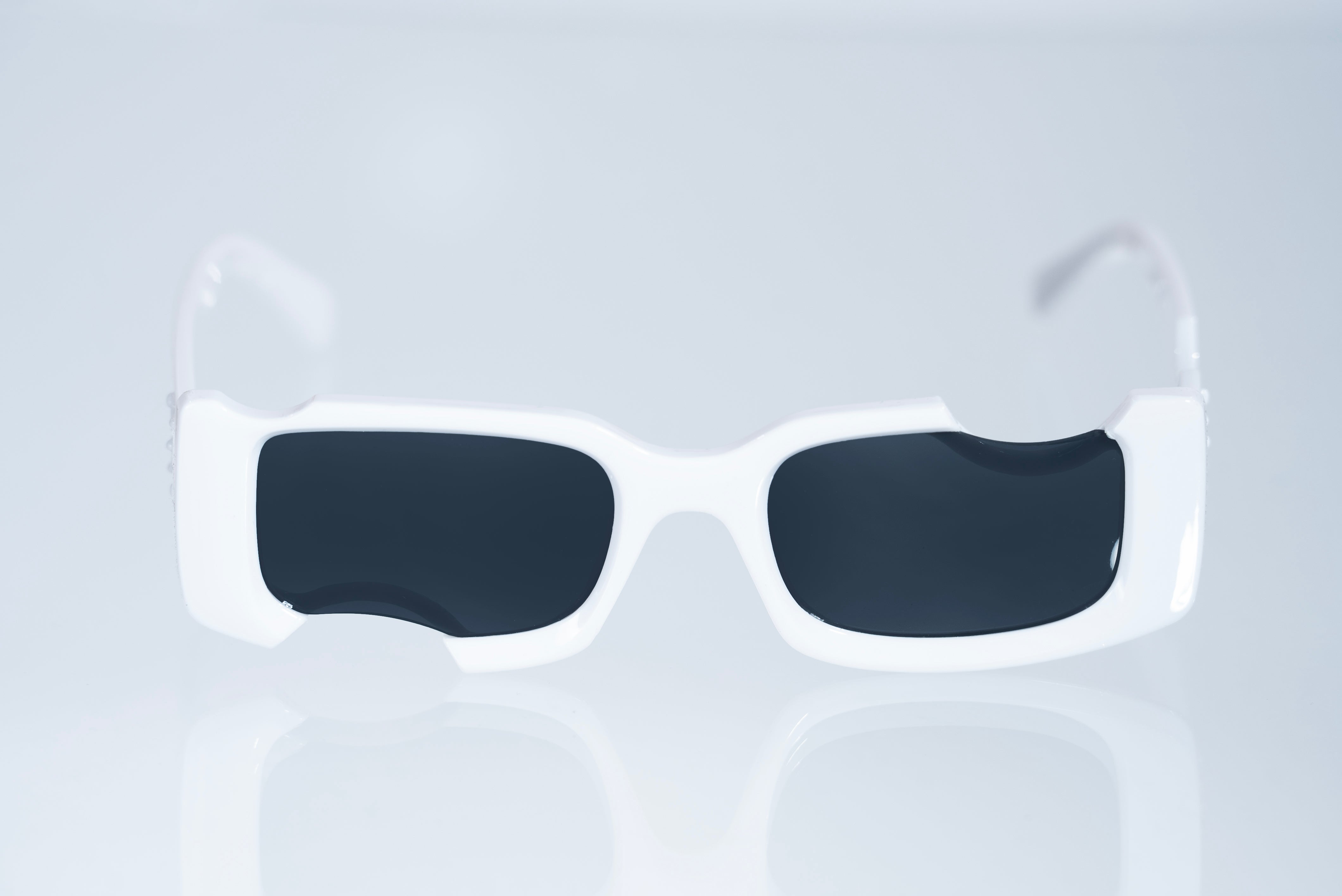 The Luxury Bold Rectangle Sunglasses – White Edition VZ-52 Secondary image