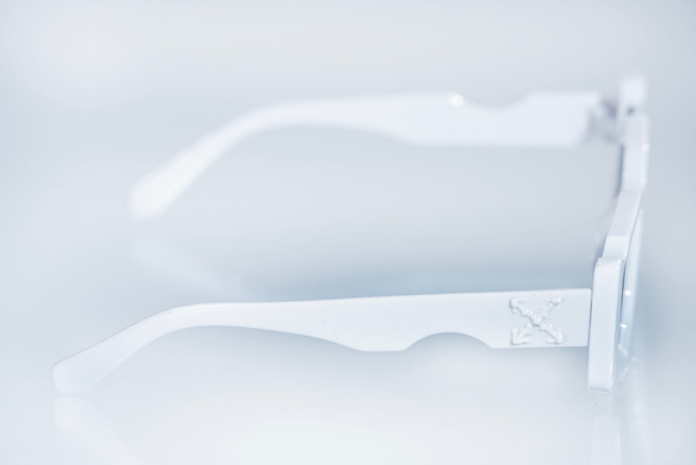 The Luxury Bold Rectangle Sunglasses – White Edition VZ-52