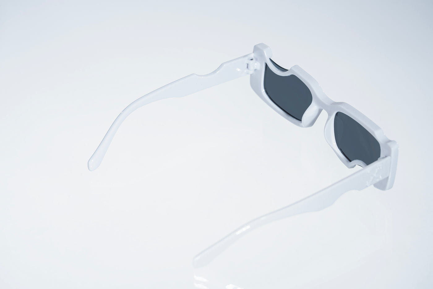 The Luxury Bold Rectangle Sunglasses – White Edition VZ-52