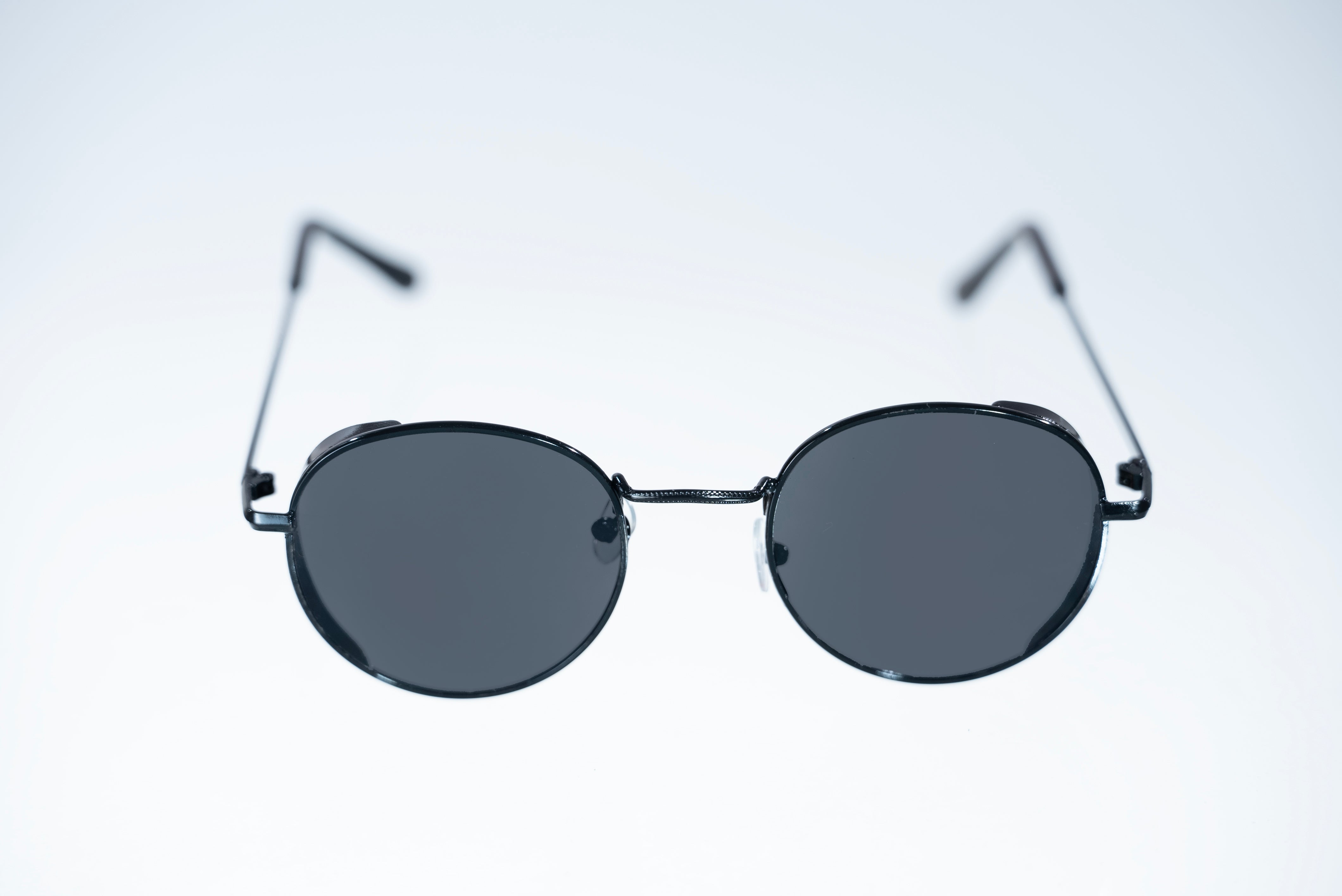 The Classic Round Sunglasses –  Black Edition VZ-091 Secondary image