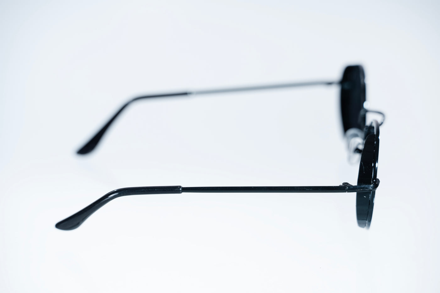The Classic Round Sunglasses –  Black Edition VZ-091