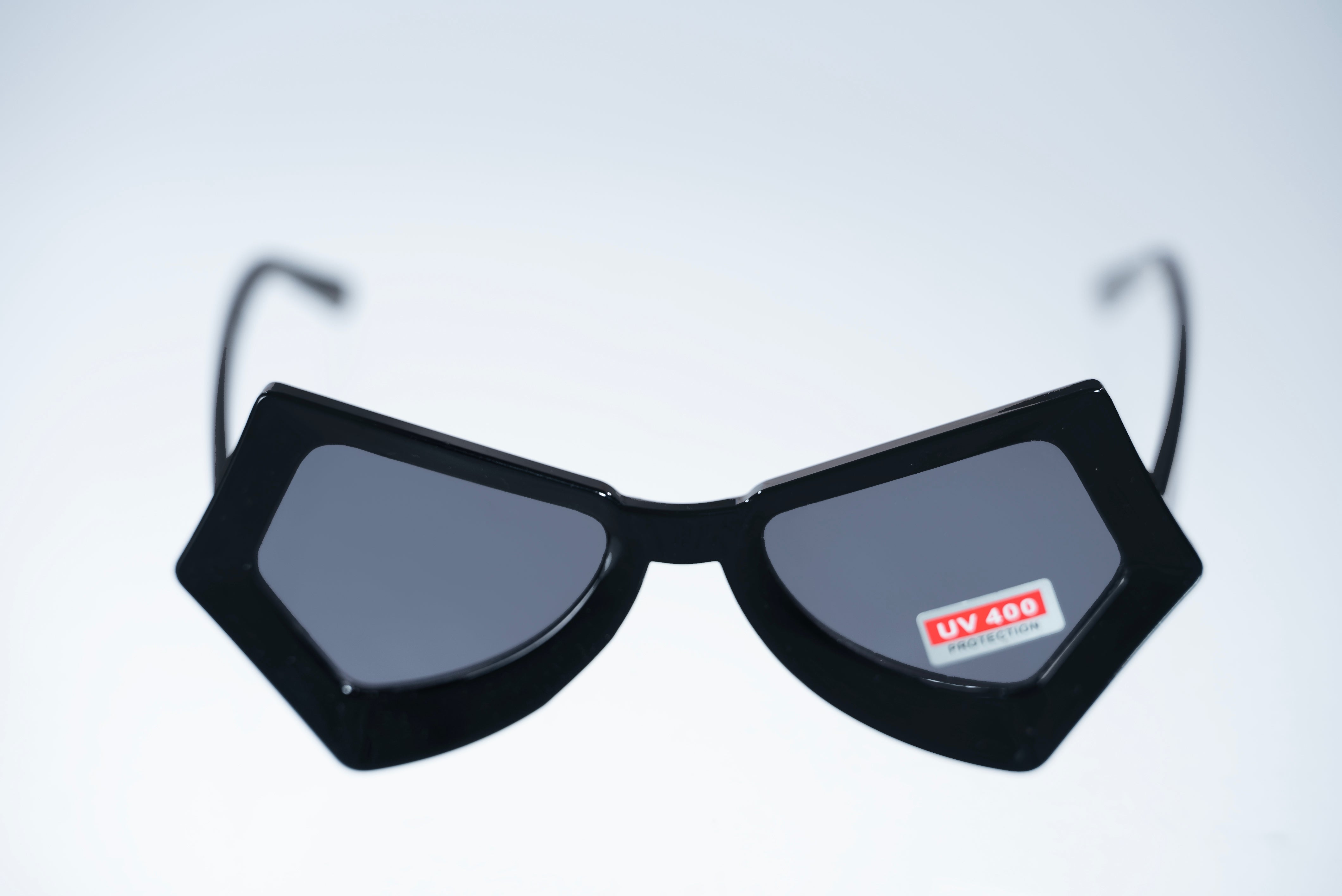 The Luxury Geometric Cat-Eye Sunglasses – Black Edition VZ-51 Secondary image