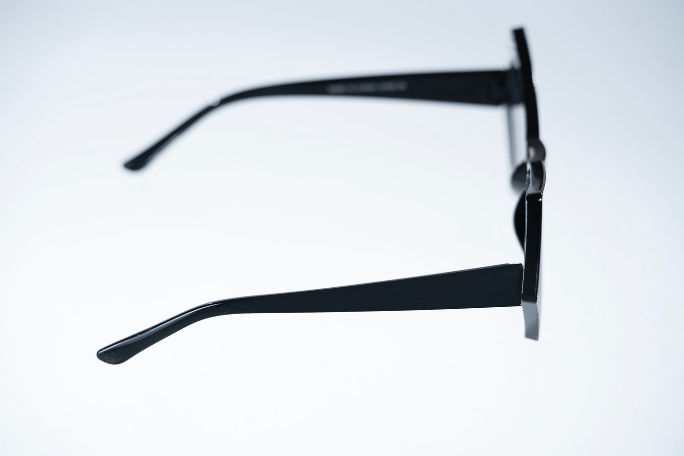 The Luxury Geometric Cat-Eye Sunglasses – Black Edition VZ-51
