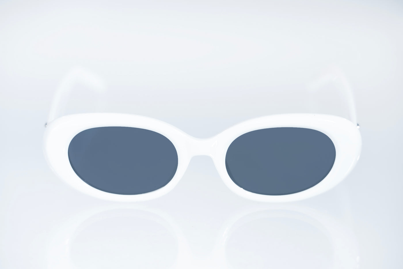 The Retro Oval Sunglasses – White &amp; Smoke Lens Edition VZ-037