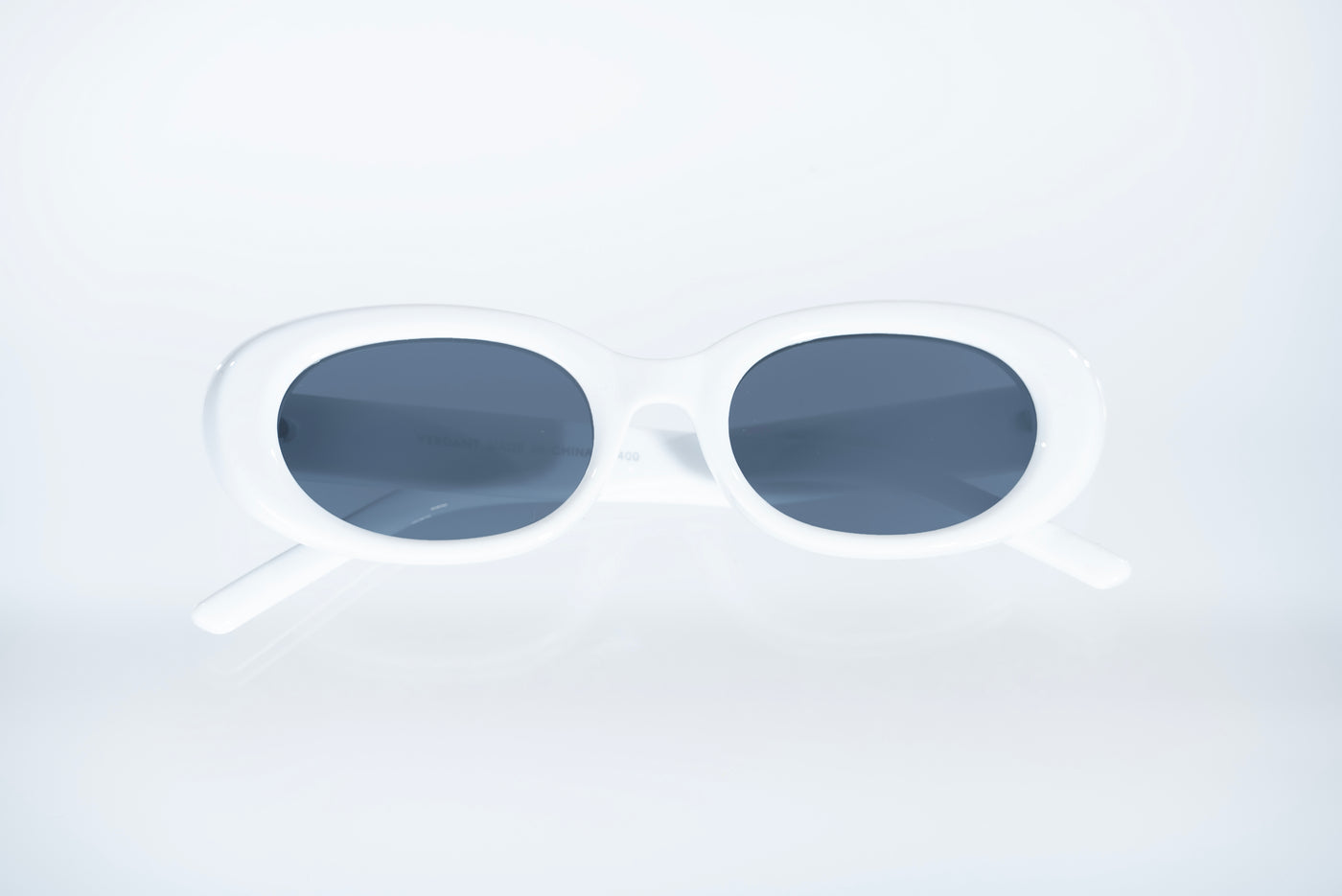 The Retro Oval Sunglasses – White &amp; Smoke Lens Edition VZ-037