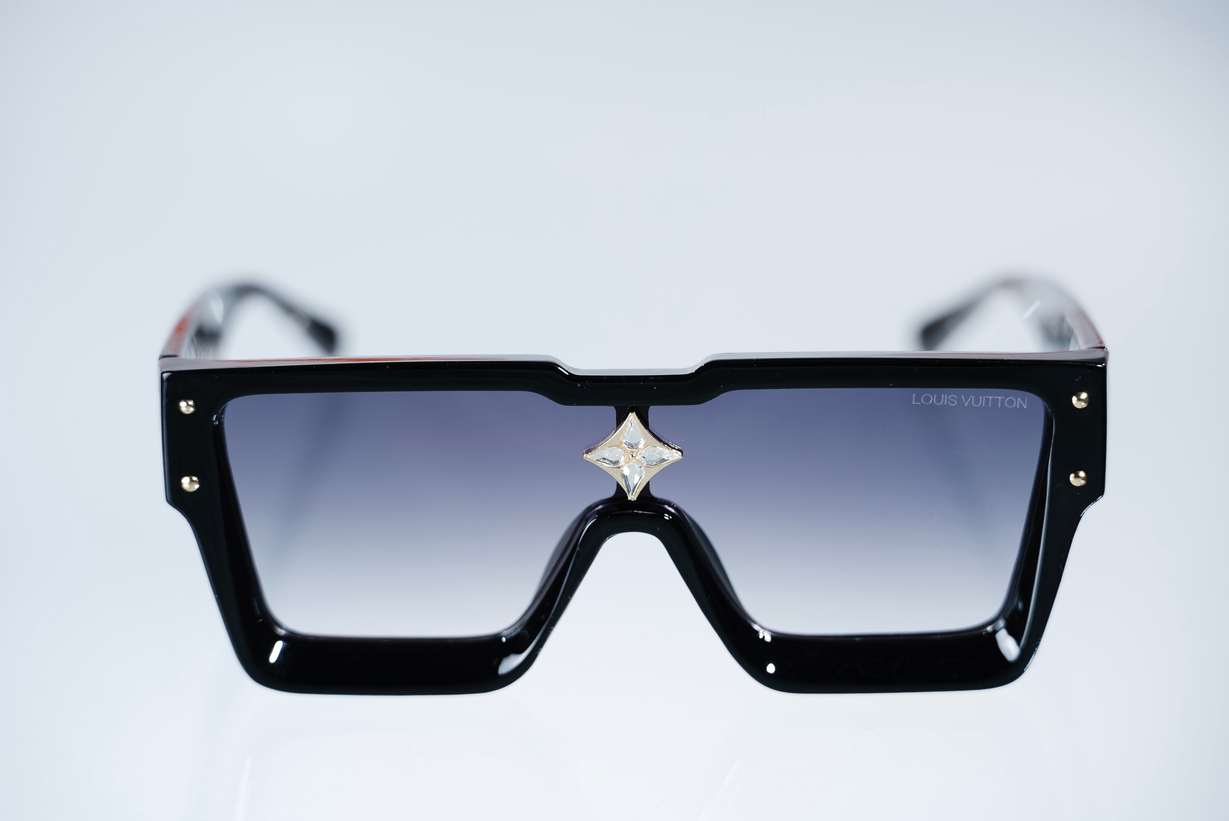 The Bold Shield Sunglasses – Black &amp; Gradient Smoke Edition  VZ-090 Secondary image