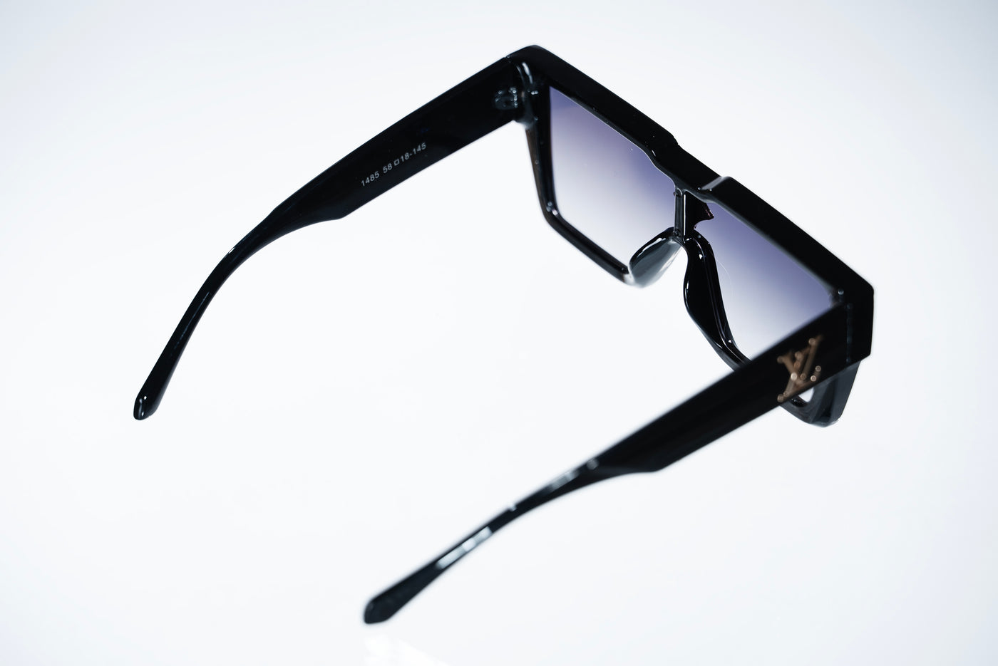 The Bold Shield Sunglasses – Black &amp; Gradient Smoke Edition  VZ-090