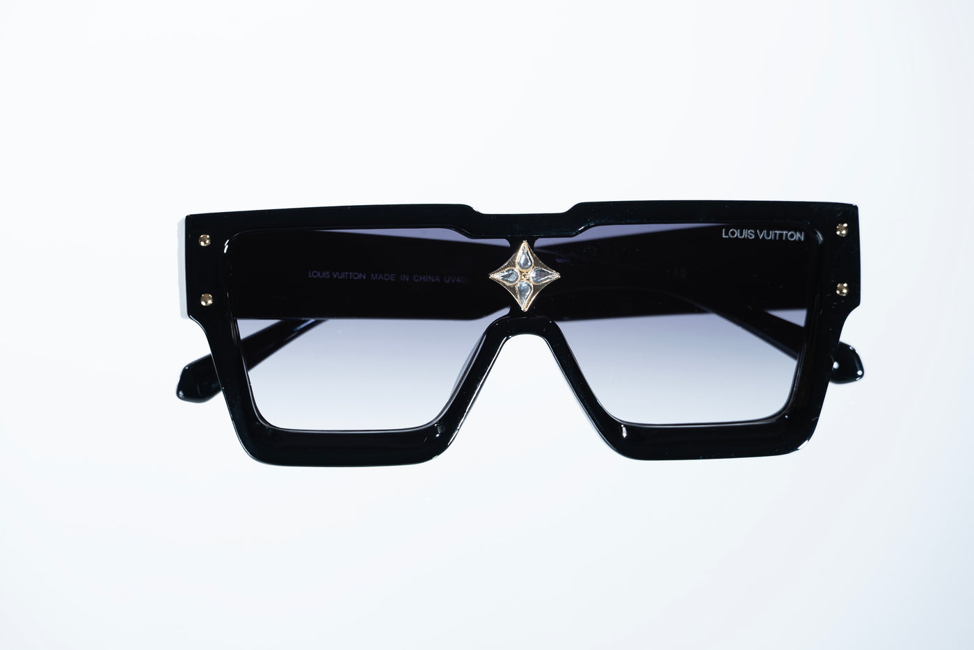 The Bold Shield Sunglasses – Black &amp; Gradient Smoke Edition  VZ-090