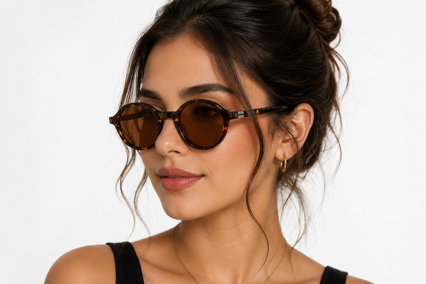 Timeless Round Elegance with Warm Amber Lenses